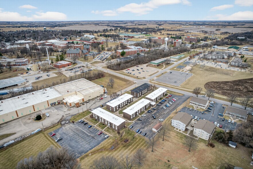 More Photos Of 1121 N College Dr, Maryville Apartments For Sale