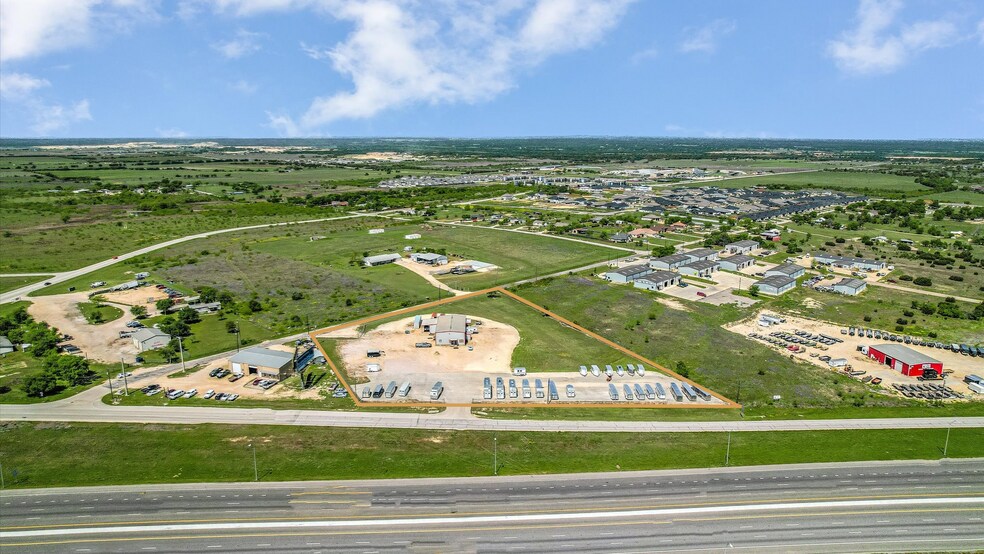 More Photos Of 11495 IH 35 Service Rd, Jarrell Warehouse For Lease