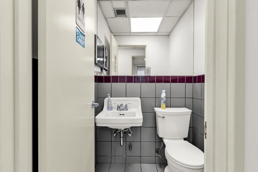 More Photos Of 7930 MacArthur Blvd, Oakland Medical For Sale