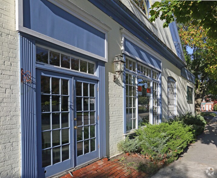 More Photos Of 53 N Sea Rd, Southampton Freestanding For Lease