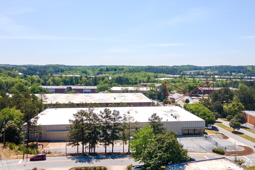 More Photos Of 100 Great Sw Pky, Atlanta Distribution For Lease