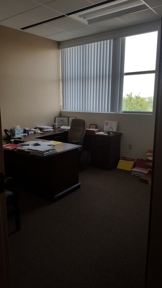 More Photos Of 520-574 Cabela Dr, Triadelphia Unknown For Lease