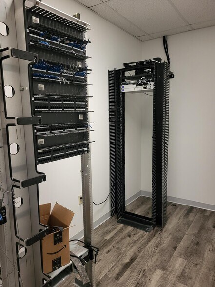 More Photos Of 8200 Sweet Valley Dr, Valley View Research And Development For Lease