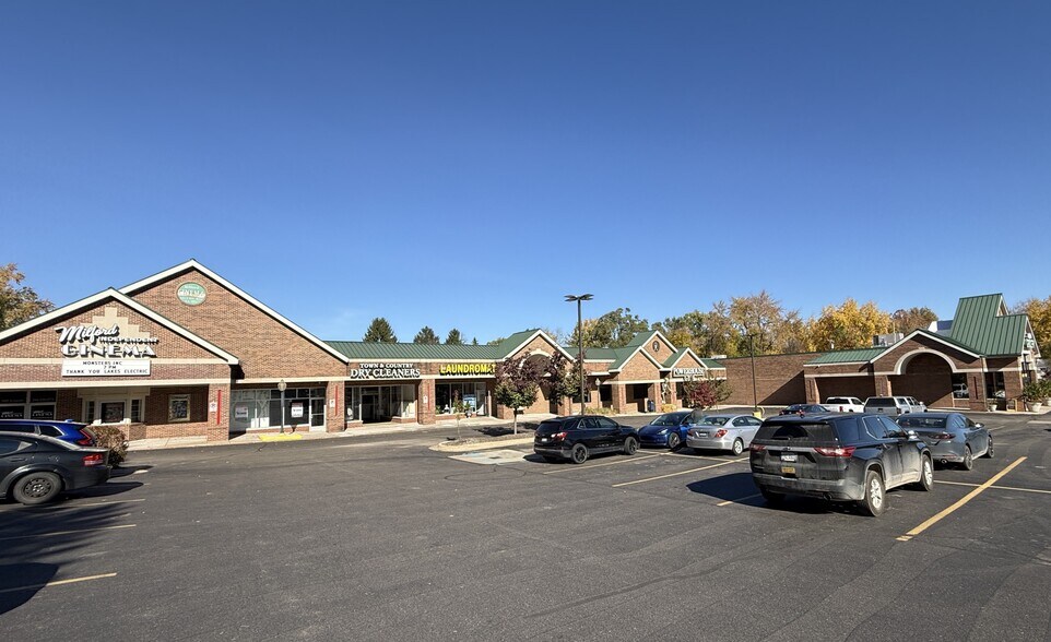 Primary Photo Of 945-965 E Summit St, Milford General Retail For Lease