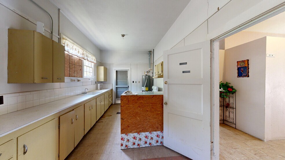 More Photos Of 1107 Spring St, Hot Springs Flex For Lease