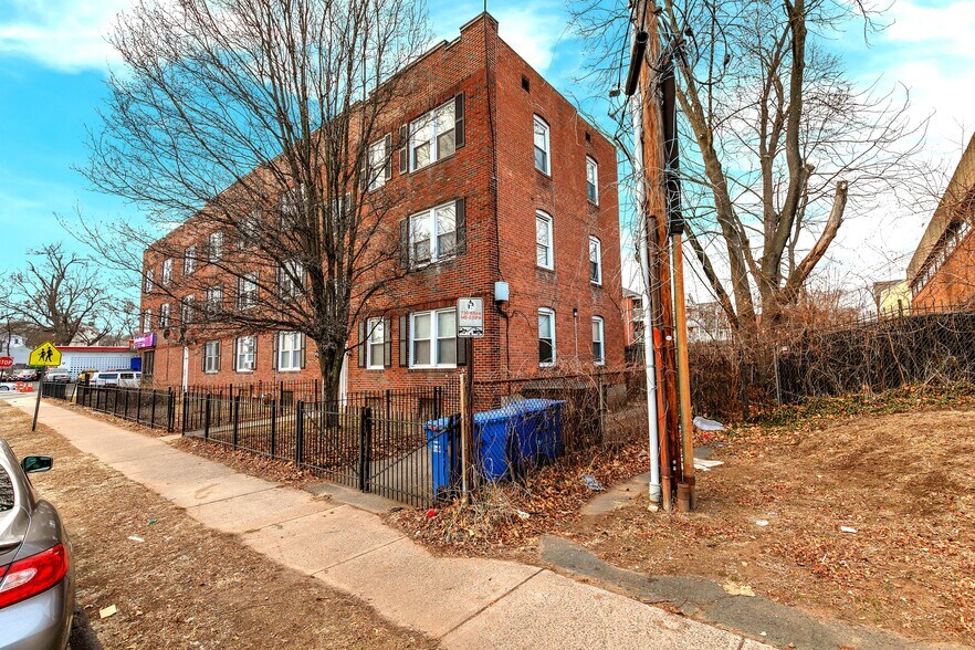 More Photos Of 1916-1918 Broad St, Hartford Coworking Space