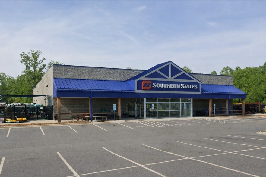 More Photos Of 814 Conover Blvd W, Conover Freestanding For Lease