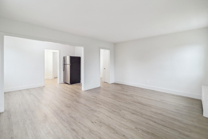 More Photos Of 1100 E Ramblewood Rd, Baltimore Apartments For Sale