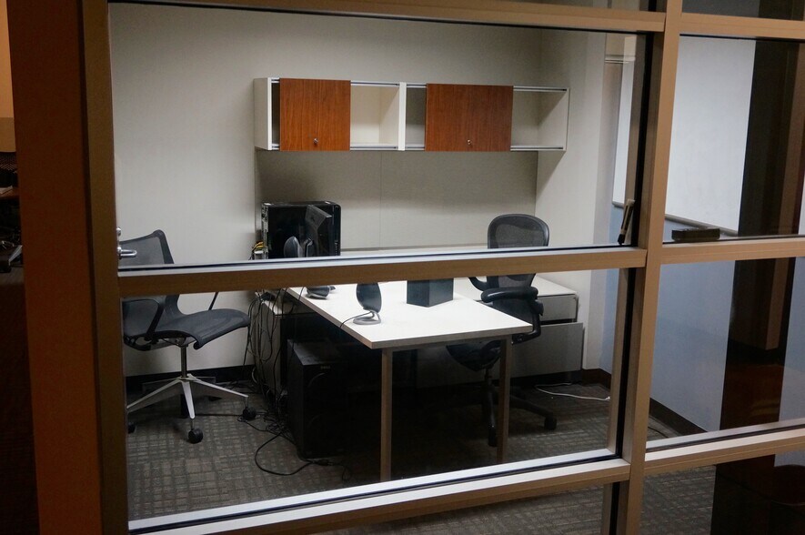 More Photos Of 333 S Jefferson St, Springfield Office For Lease