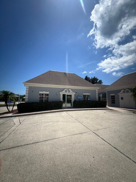 More Photos Of 205 Montgomery Ave, Sarasota Medical For Sale