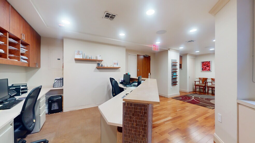 More Photos Of 115 E 61st St, New York Medical For Sale