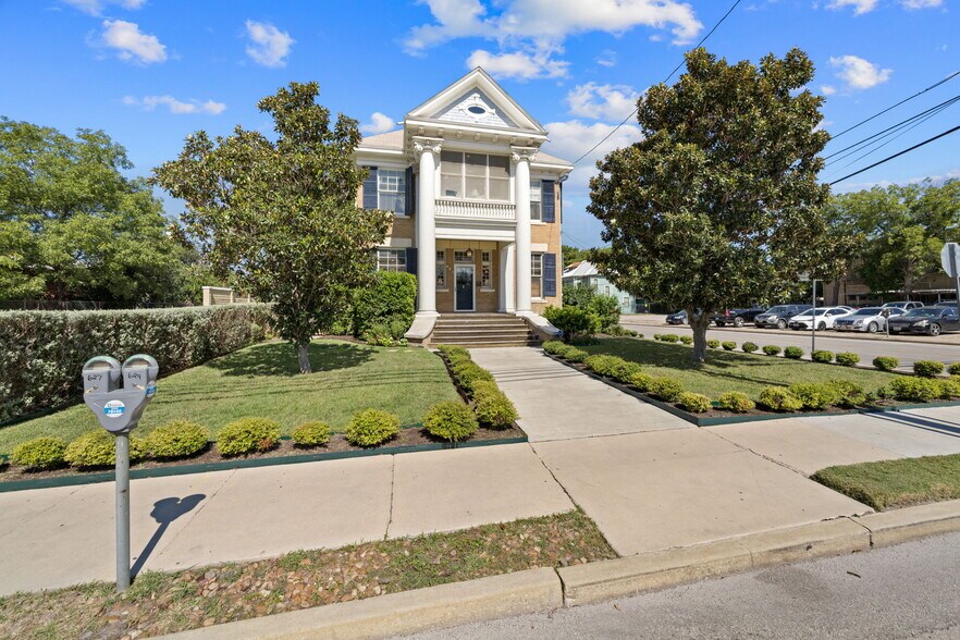More Photos Of 623 Augusta, San Antonio Office For Sale