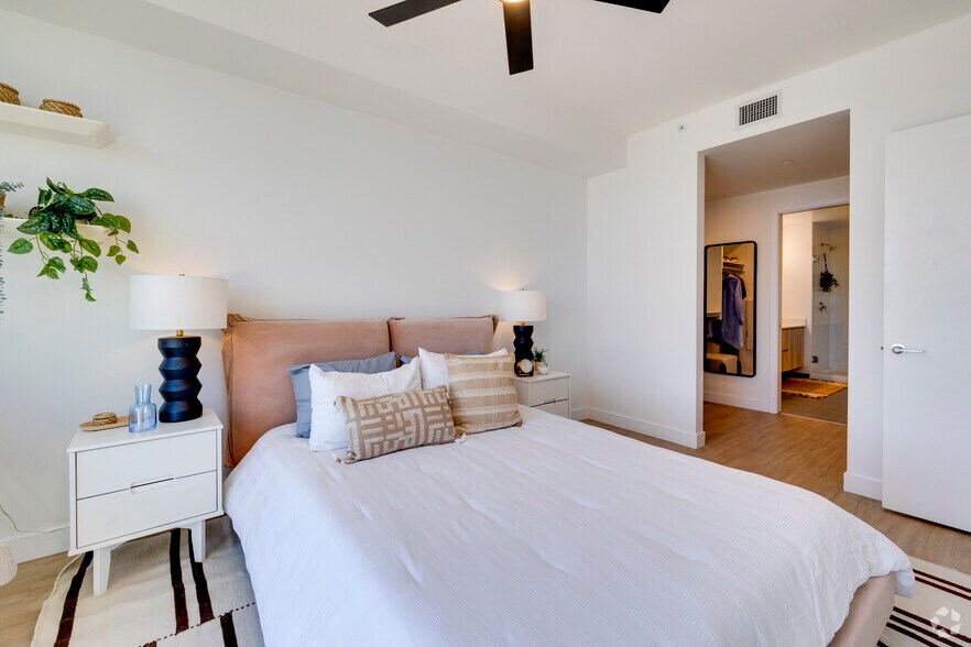 More Photos Of 817 N 6th St, Phoenix Apartments For Lease