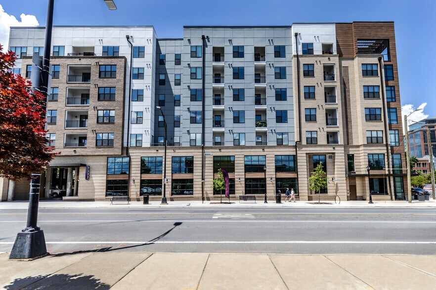 More Photos Of 101 W Morehead St, Charlotte Apartments For Lease