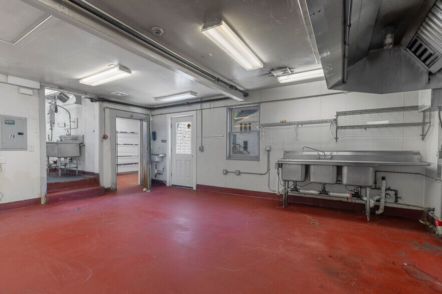 More Photos Of 78 Main St, Centerbrook Restaurant For Lease