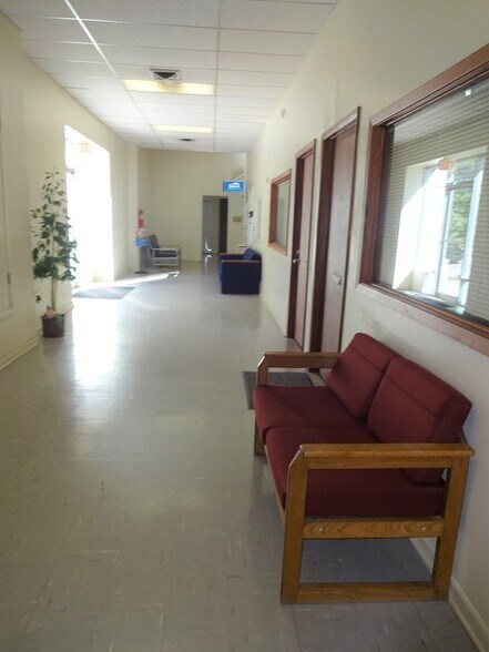 More Photos Of 201 N Penn Ave, Independence Office For Sale