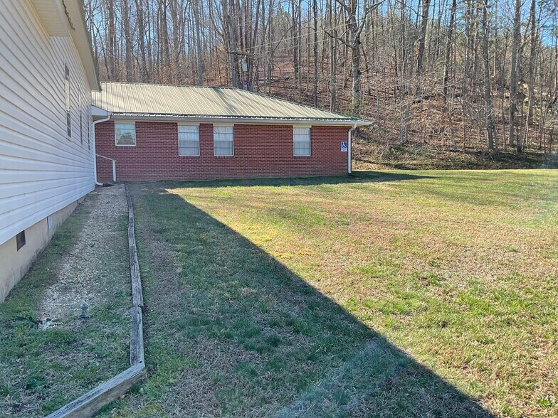 More Photos Of 301 Thermal City Rd, Union Mills Specialty For Sale