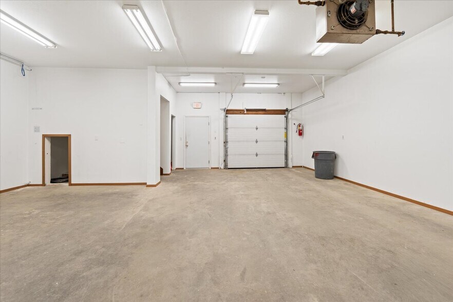 More Photos Of 3534 International St, Fairbanks General Retail For Lease