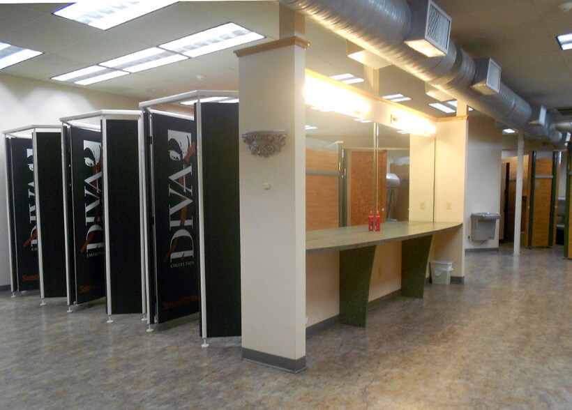 More Photos Of 2178 W 38th St, Erie Storefront Retail Office For Lease