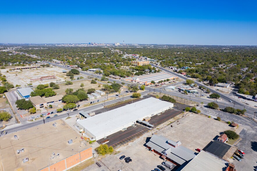 More Photos Of 5101 S Zarzamora St, San Antonio Manufacturing For Lease