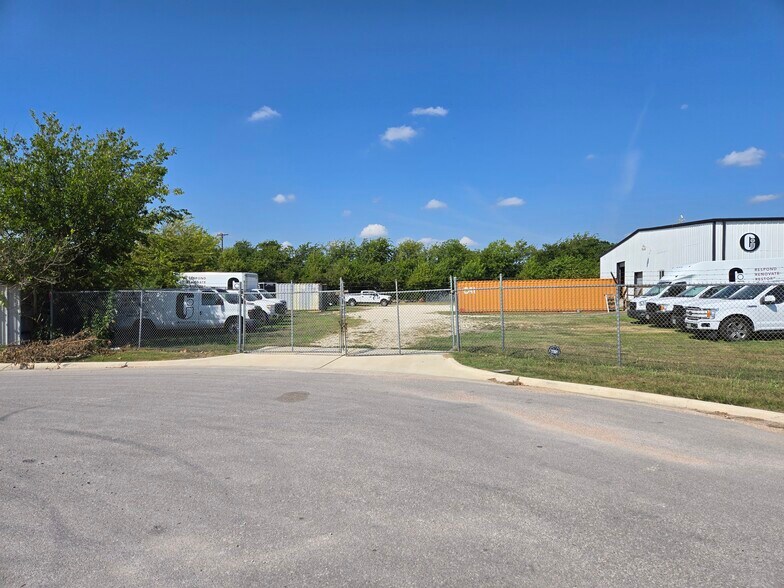 More Photos Of 103 Tradesmen Dr, Hutto Warehouse For Sale