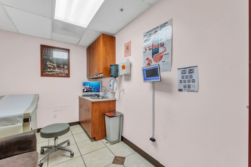 More Photos Of 515 Michigan Blvd, West Sacramento Medical For Sale
