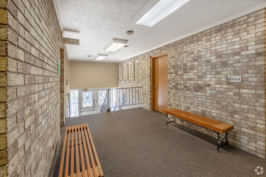 More Photos Of 205 Easy St, Uniontown Unknown For Lease