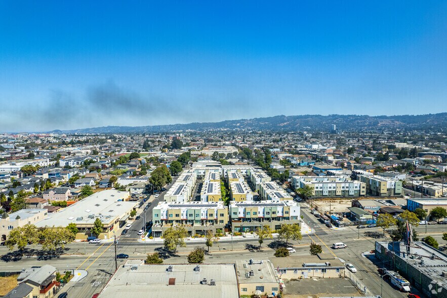 More Photos Of 980 W Grand Ave, Oakland Storefront For Sale