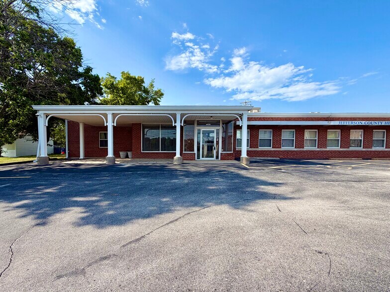 More Photos Of 405 Main St, Hillsboro Office For Sale