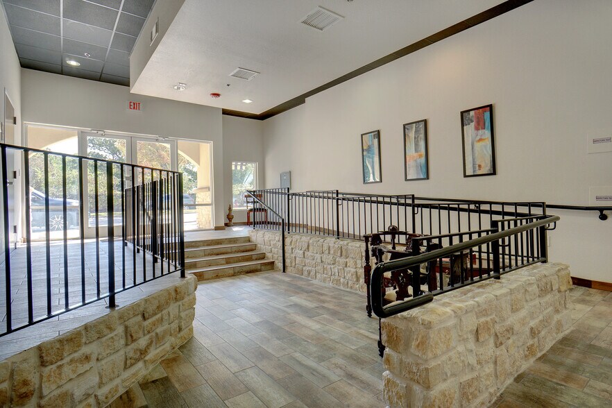 More Photos Of 60 Village Ln, Colleyville Office For Sale