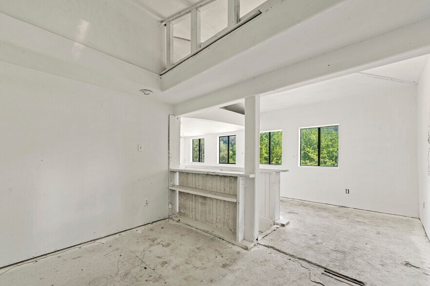 More Photos Of 10991 River Rd, Forestville Flex For Sale