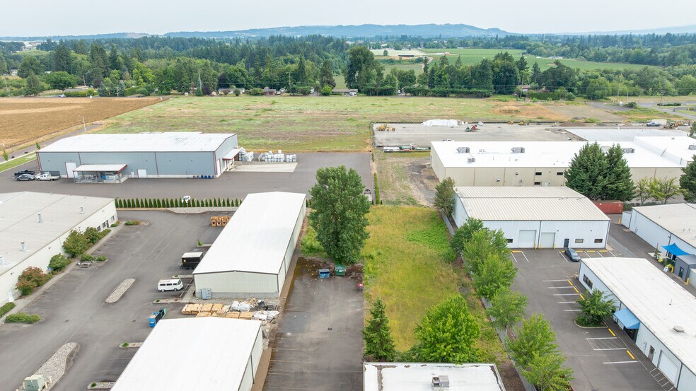 More Photos Of 3200 NE Rivergate St, Mcminnville Service For Sale