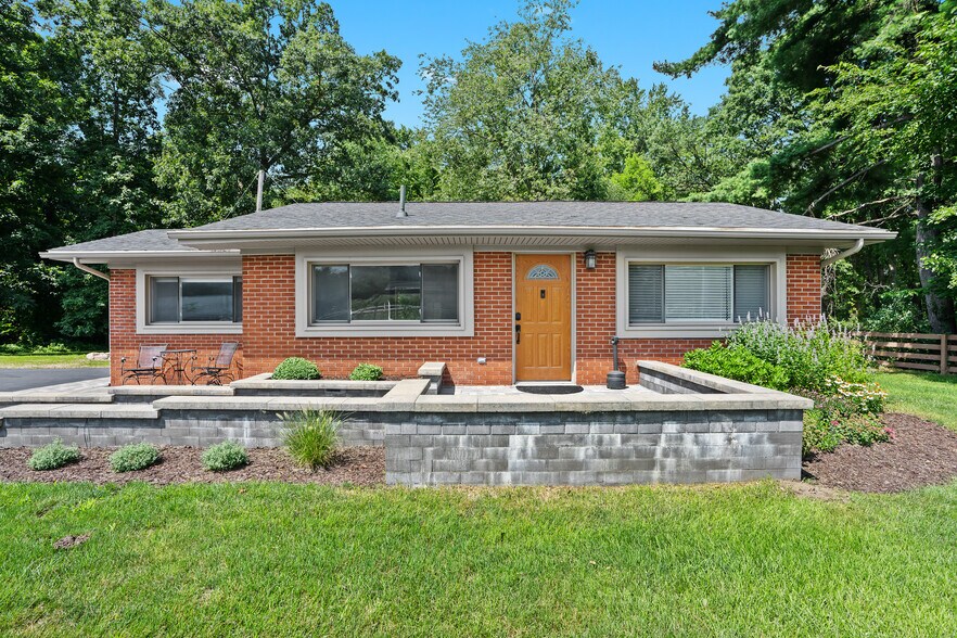 Primary Photo Of 8864 Whitmore Lake Rd, Brighton Office Residential For Lease