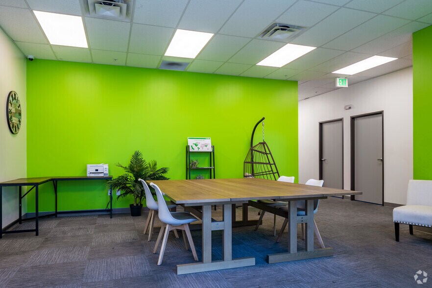 More Photos Of 2470 Airport Blvd, Aurora Distribution For Lease