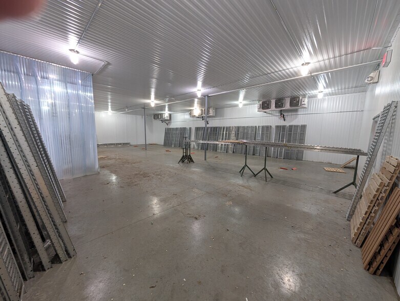 More Photos Of 1650 Afton Rd, Sycamore Distribution For Sale