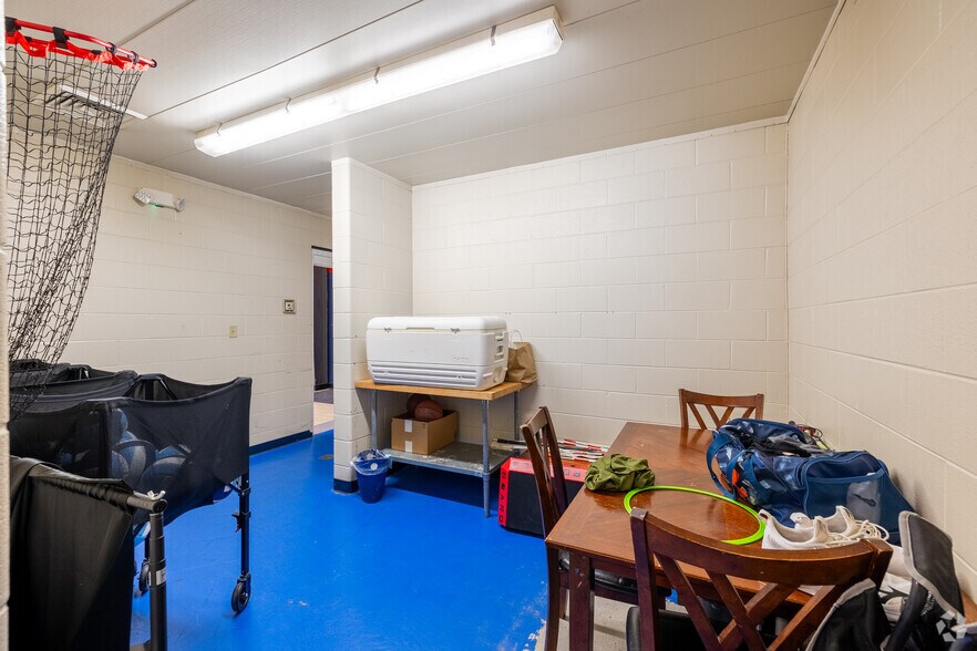 More Photos Of 4050 Georgetown Rd, Lexington Sports And Entertainment For Sale