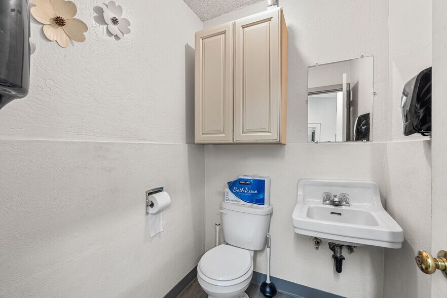 More Photos Of 341 Harris St, Eureka Storefront For Sale