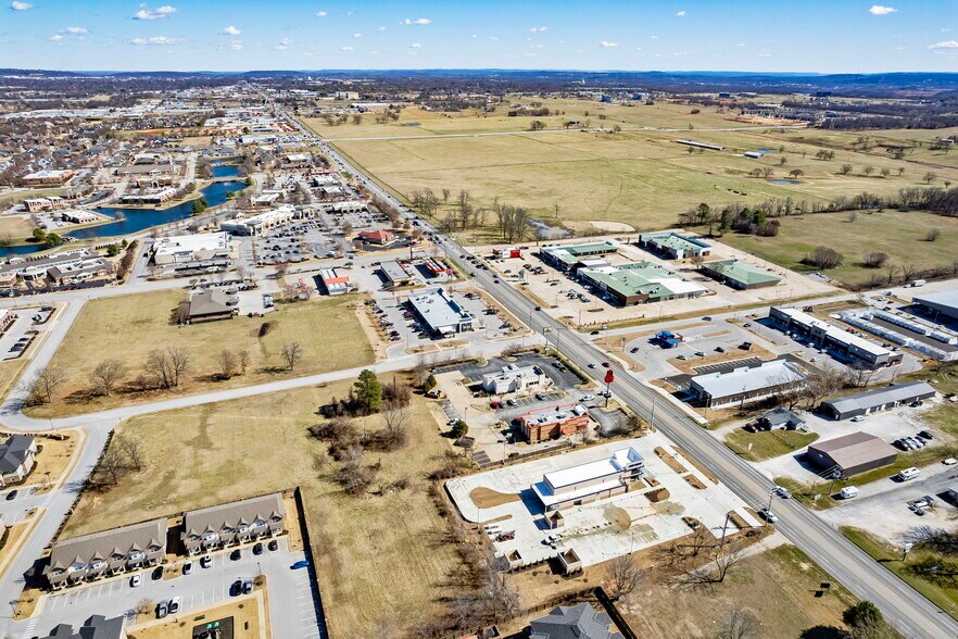 More Photos Of 7420 W Sunset Ave, Springdale Restaurant For Lease