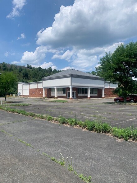 More Photos Of 1099 E Broad St, Tamaqua Storefront Retail Office For Sale