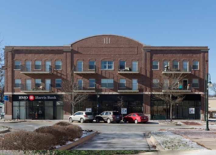 Primary Photo Of 409 S 1st St, St Charles Bank For Lease