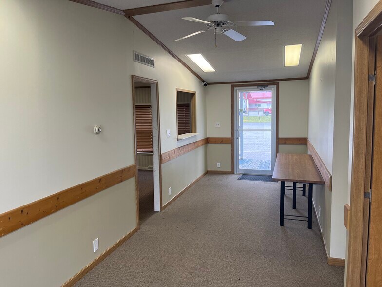More Photos Of 810 N Birch St, Kalkaska Office For Sale