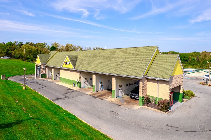 More Photos Of 485 E Main St, Middletown Self Storage For Sale