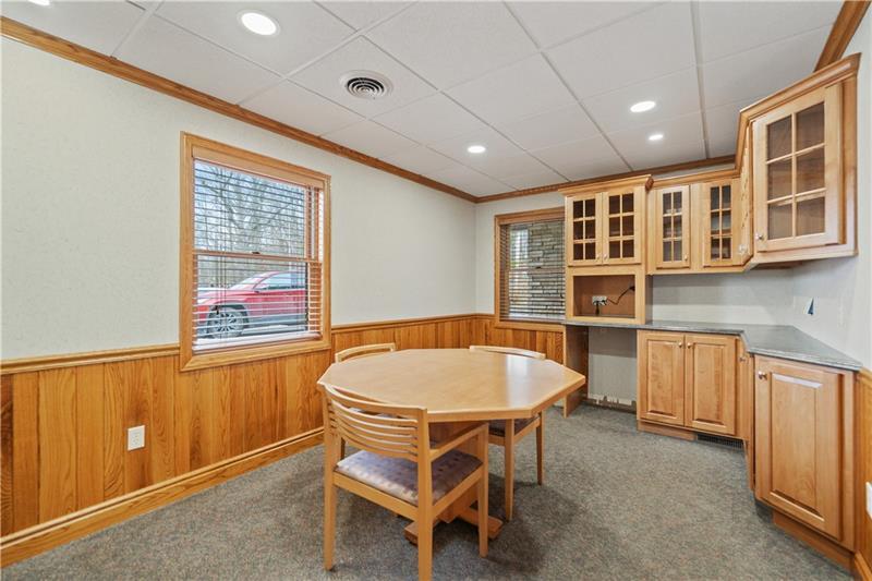 More Photos Of 114 Oil Ln, Hunker Office For Lease