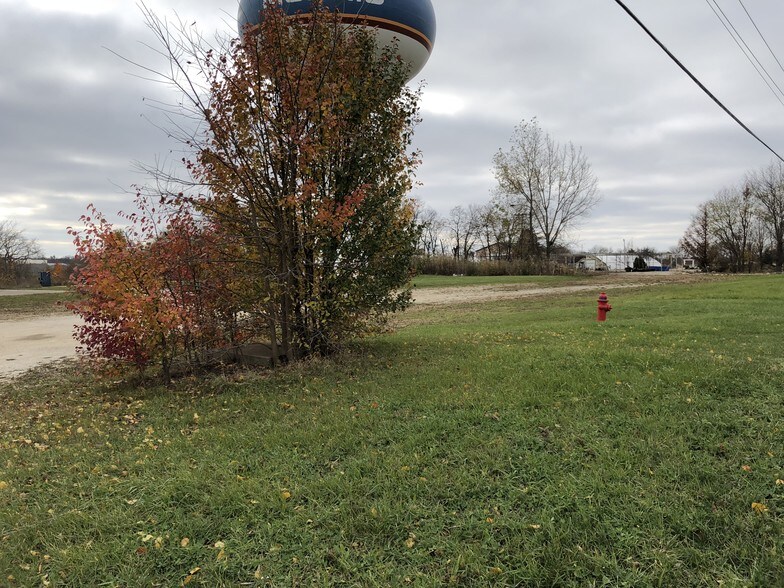 More Photos Of 1539 W US Route 6, Morris Showroom For Sale