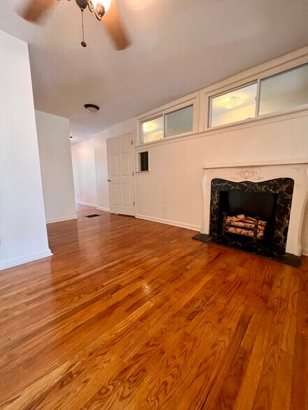 More Photos Of 44 Main St, Camden Restaurant For Sale