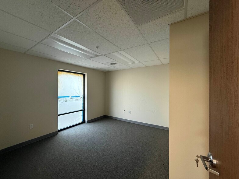 More Photos Of 1140 Glenwood ave, Turlock Showroom For Lease