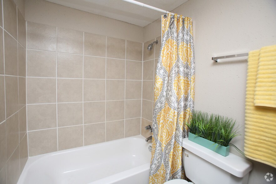 More Photos Of 801 S Allen Genoa Rd, South Houston Apartments For Sale