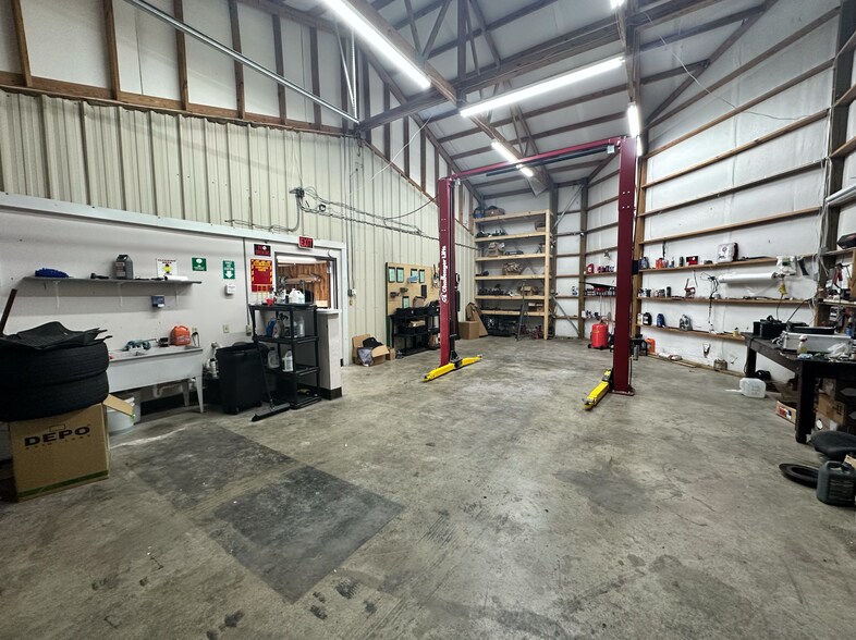 More Photos Of 617 S James Campbell Blvd, Columbia Auto Dealership For Lease