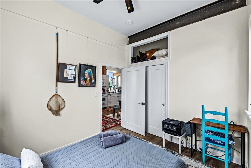 More Photos Of 10 Irving Ave N, Colonial Beach Apartments For Sale