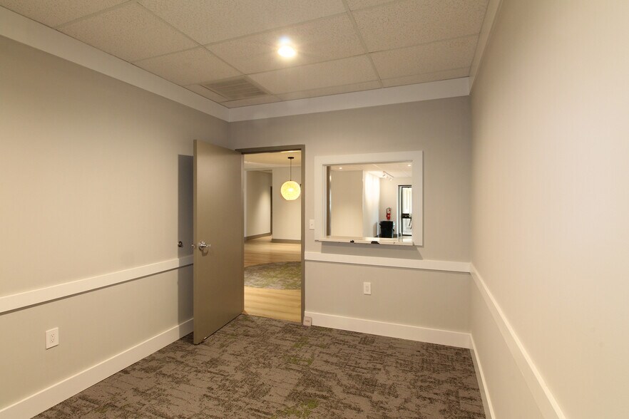 More Photos Of 7134 Regal Ln, Knoxville Office For Lease